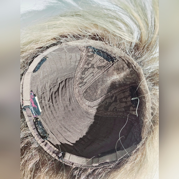 Milano 24" Divine Lace Top Topper Platinum Blonde With Reverse Balayage - Picture 5 of 9